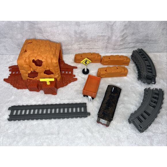 Thomas & Friends Trackmaster Tunnel Blast Track Set w Diesel Motorized Train - Picture 3 of 11